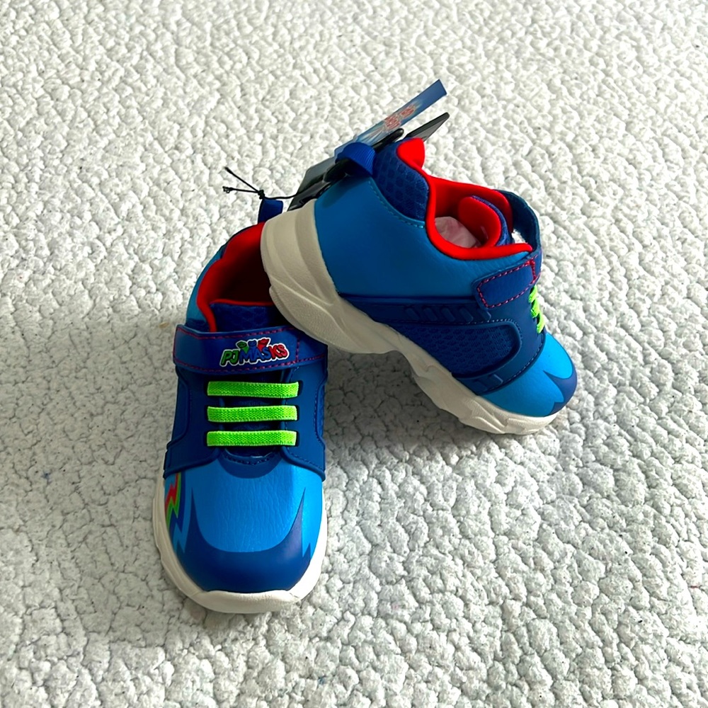 NWT PJ Masks Toddler Boys  Light Up Shoes Size 7 and 8